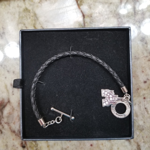 Hong Kong Disneyland Park Castle Bracelet with box - Picture 4 of 7